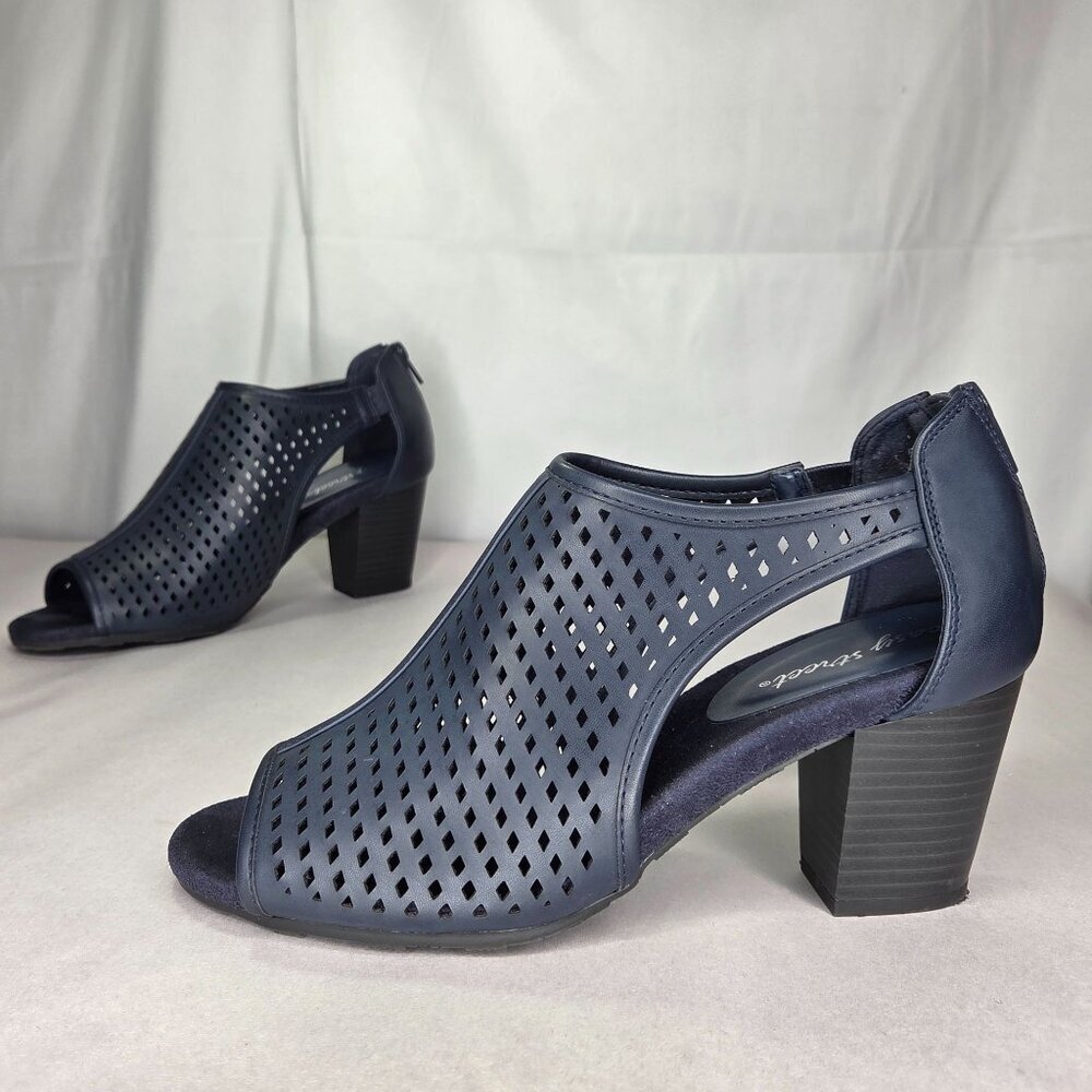 Easy Street Amiri Navy Sandal, Size: 9.5 M